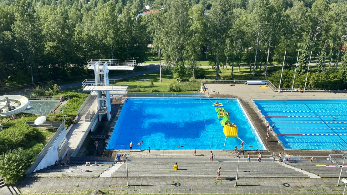 Riihimäen maauimalan altaat ylhäältä päin kuvattuna